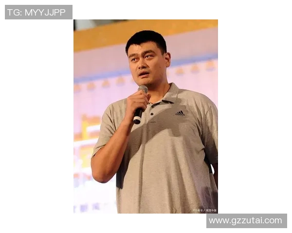 姚明尴尬瞬间曝光引发热议网友纷纷调侃其搞笑表情与身高反差
